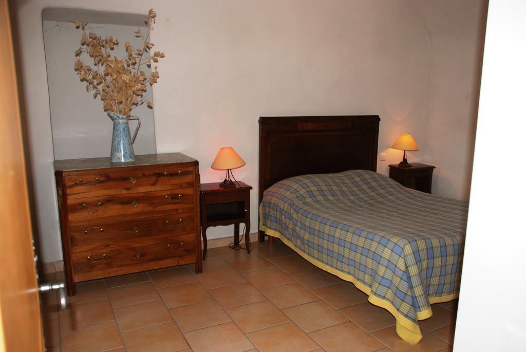 Les Jardins Du Mas Evesque Bed & Breakfast Rousson  Стая снимка