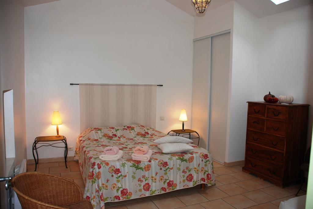 Les Jardins Du Mas Evesque Bed & Breakfast Rousson  Стая снимка