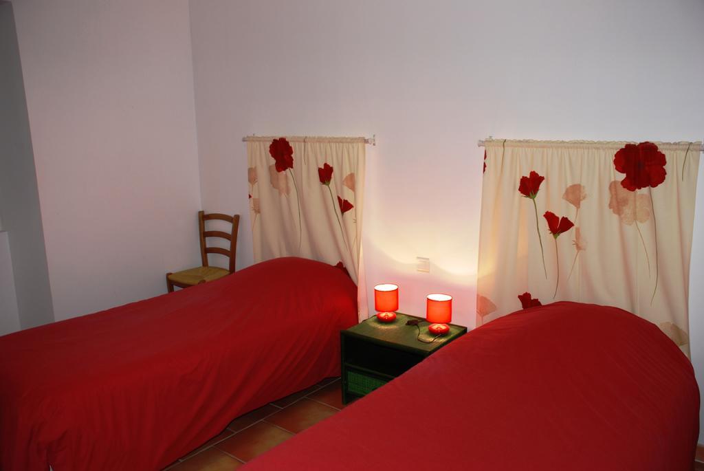 Les Jardins Du Mas Evesque Bed & Breakfast Rousson  Стая снимка