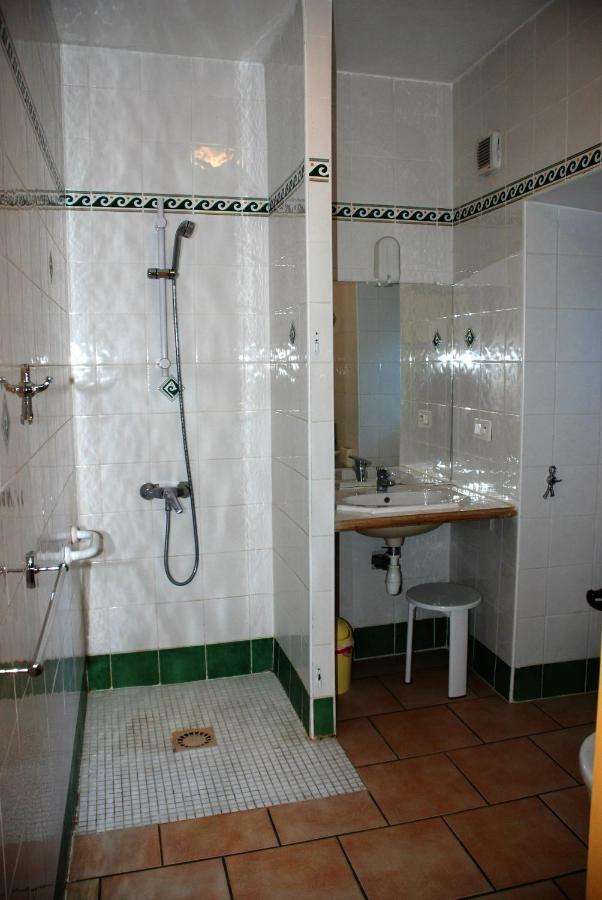 Les Jardins Du Mas Evesque Bed & Breakfast Rousson  Екстериор снимка